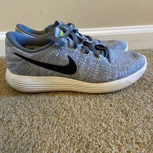 Men’s Nike sneakers